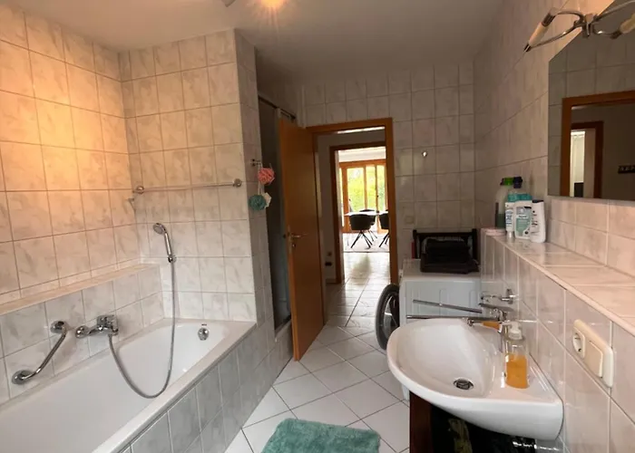 Lejlighed Ruhige, Zentrale Gartenwohnung Mit Tiefgarage *