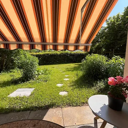 Ruhige, Zentrale Gartenwohnung Mit Tiefgarage Apartment