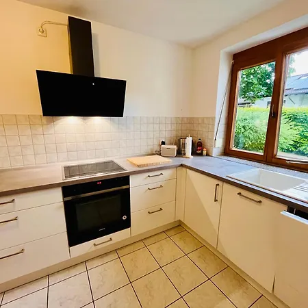 Ruhige, Zentrale Gartenwohnung Mit Tiefgarage Apartment *